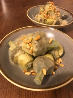 Una foto de Alcachofas con piñones