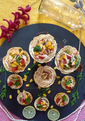 મસાલા રોઝ કોન પાપડ (Masala Rose Cone Papad Recipe In Gujarati) રેસીપી મુખ્ય ફોટો