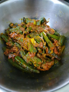 मसाले वाली सूखी भिंडी (Masale wali sukhi bhindi recipe in hindi) रेसिपी मुख्य फोटो