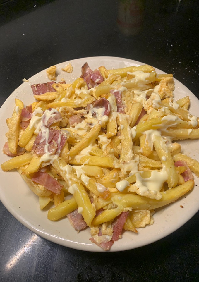 Una foto de Revuelto de huevo, patatas y bacon