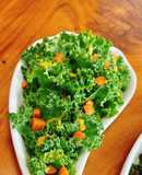 Salad cải kale với cà rốt áp chảo và xốt mù tạt