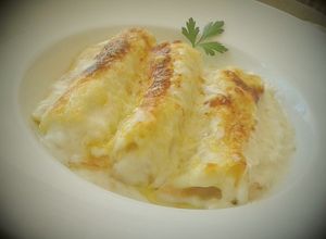 Foto principal de Canelones rellenos de pollo con bechamel
