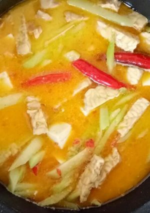 A picture of Spicy Coconut Soup with Vegetables and Tofu (Sayur Lodeh Pedas).