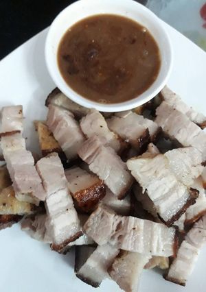 Hình của món Thịt heo quay giòn da.
