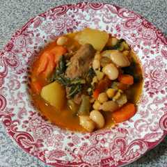 Una foto de Guiso de costillas adobadas con legumbres y verduras