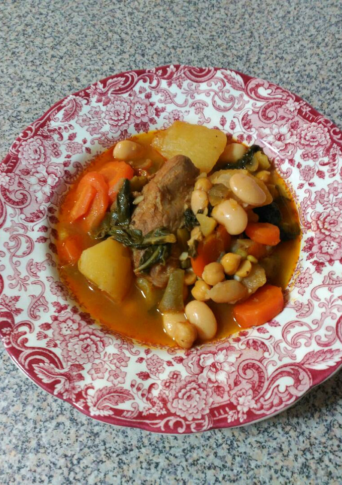 Una foto de Guiso de costillas adobadas con legumbres y verduras