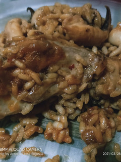 Una foto de Arroz con sepia y conejo