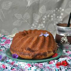 Una foto de Budín de yogur y dulce de leche🧉