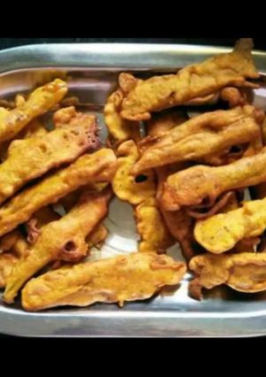 સરગવાના ભજીયા(sargavana bhajiya recipe in Gujarati) રેસીપી મુખ્ય ફોટો