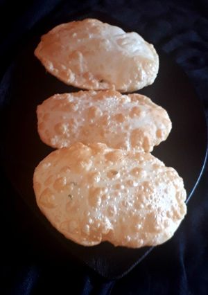 A picture of Batura poori.