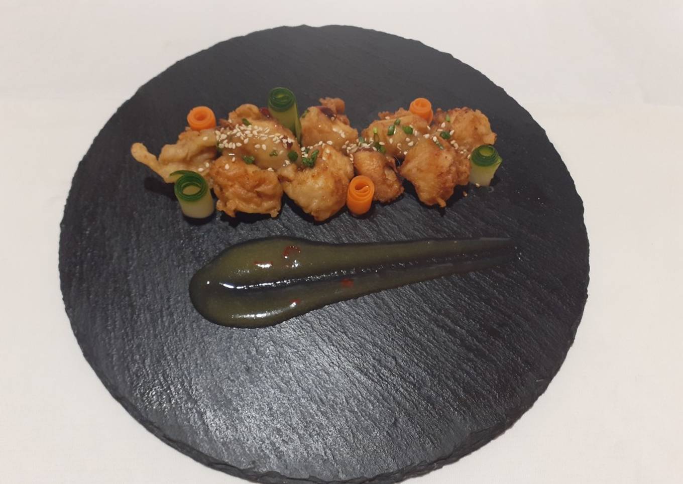 Pollo rebozado con salsa de piña