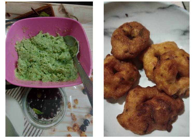 Medu vada with coconut chutney