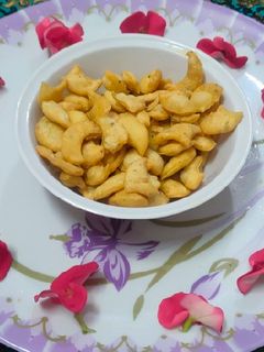 काजू निमकी रेसिपी मुख्य फोटो