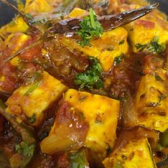 A picture of Kadai paneer in butter masala.
