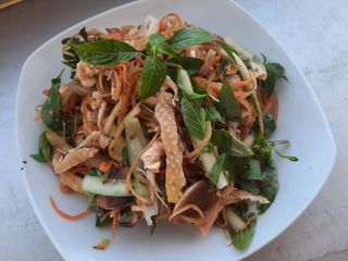 Nộm gà xé hoa chuối