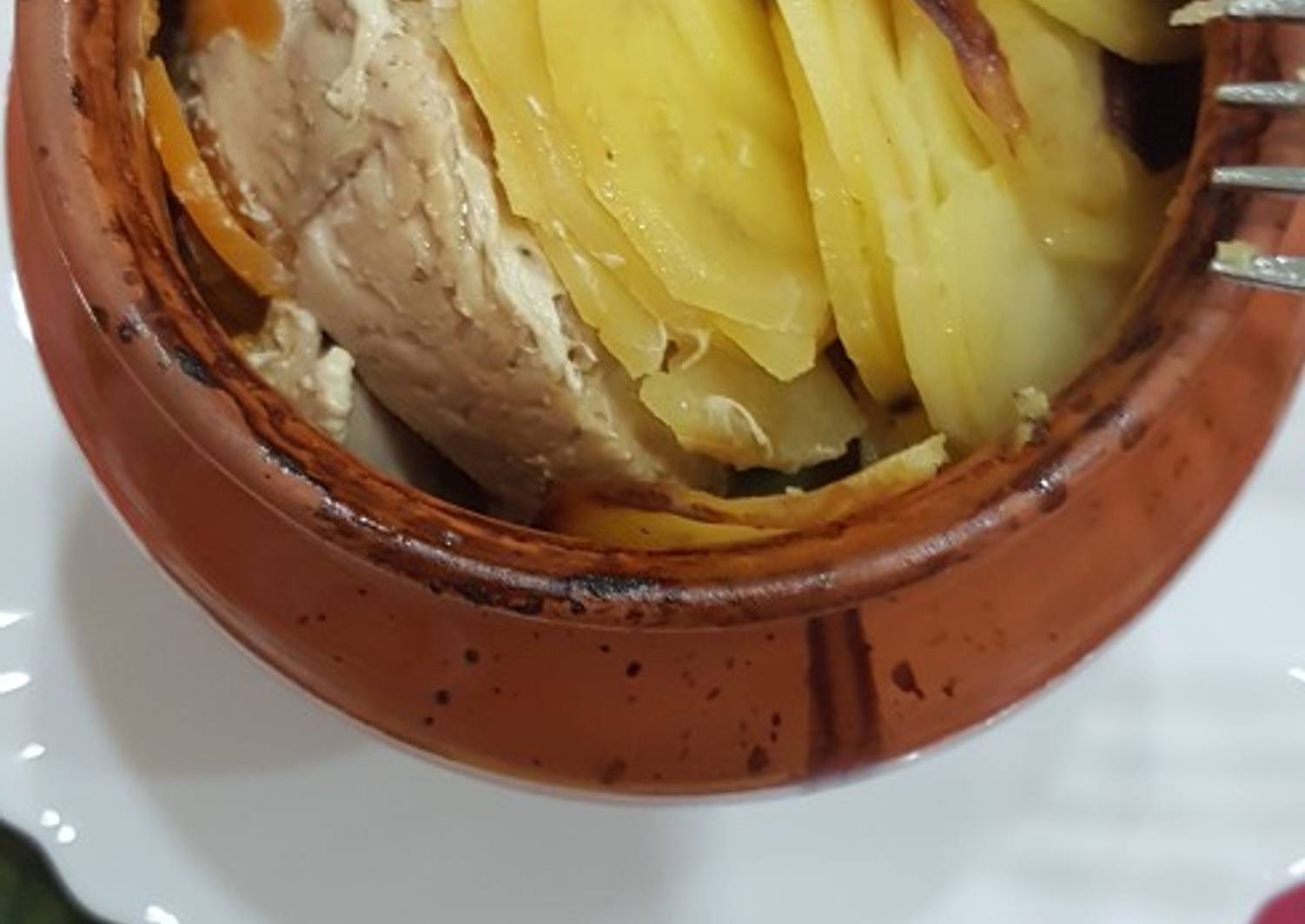 Жаркое из индейки с картошкой в духовке (в горшочках)