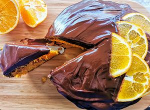 Foto de Bolo de Cenoura com Ganache de Chocolate e Laranja