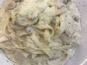 A picture of chicken alfredo pasta