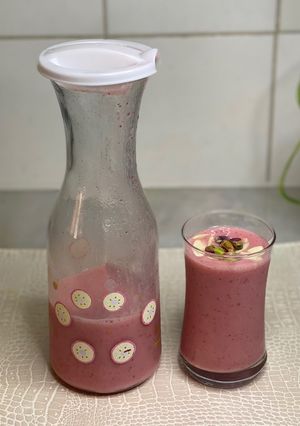 A picture of Strawberry and Guava Juice.