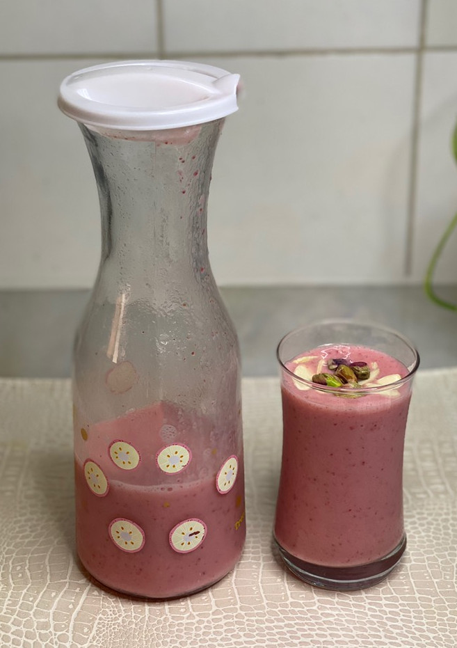 A picture of Strawberry and Guava Juice.