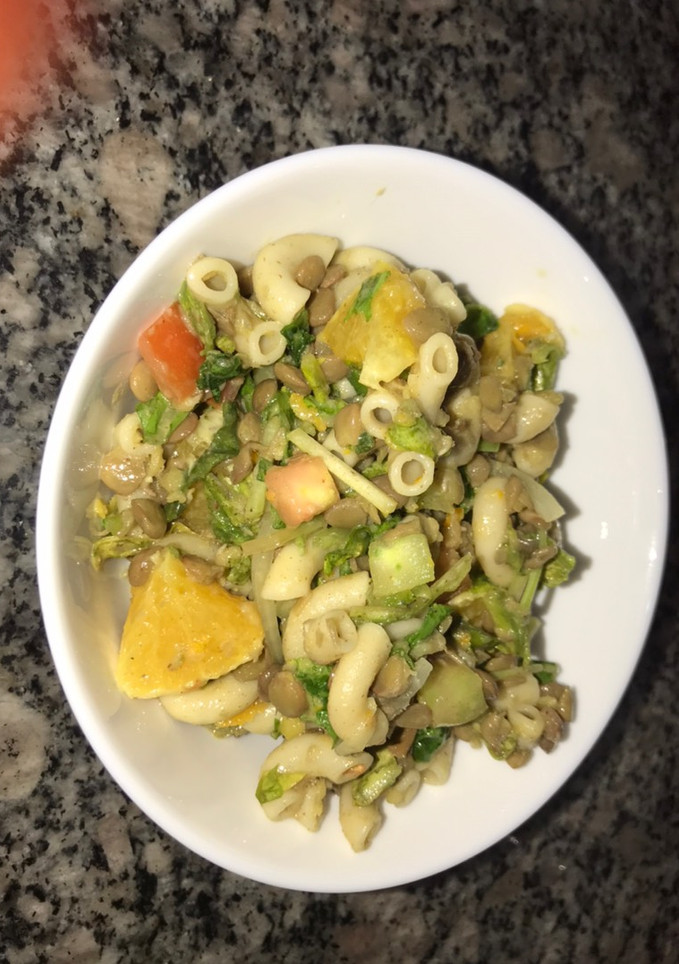 Una foto de Ensalada de lentejas y coditos