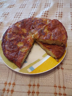 Una foto de Tortilla de papas rústicas y zanahoria