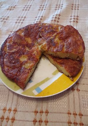 Una foto de Tortilla de papas rústicas y zanahoria