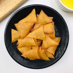 A picture of Nachos (non-fried).