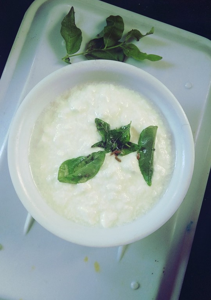 ऑनियन रायता(Onion Raita Recipe in Hindi) रेसिपी मुख्य फोटो