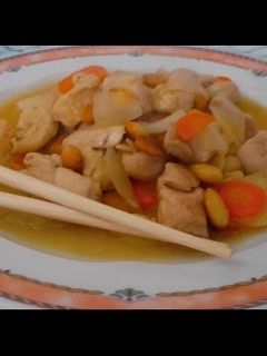 Una foto de Pollo con almendras