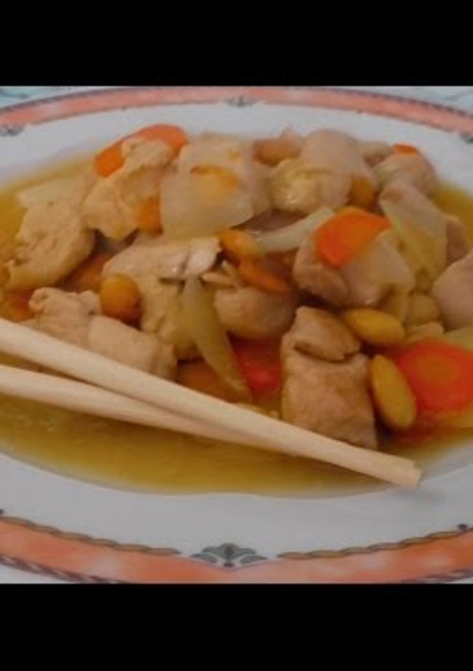 Una foto de Pollo con almendras