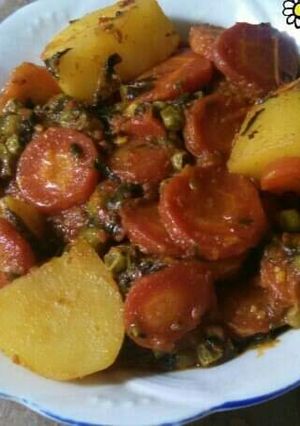 A picture of Aloo Matar Gajar Methi.