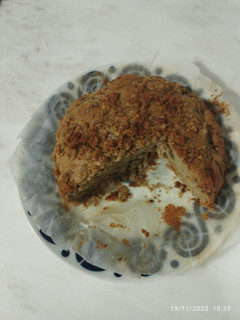 Una foto de Pastel de avena, nueces y plátanos