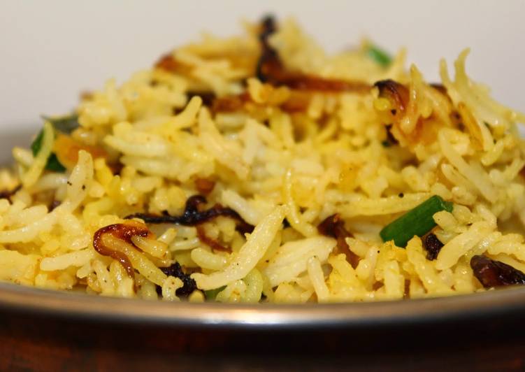 How to Prepare Any-night-of-the-week Aloo and Spring onion rice