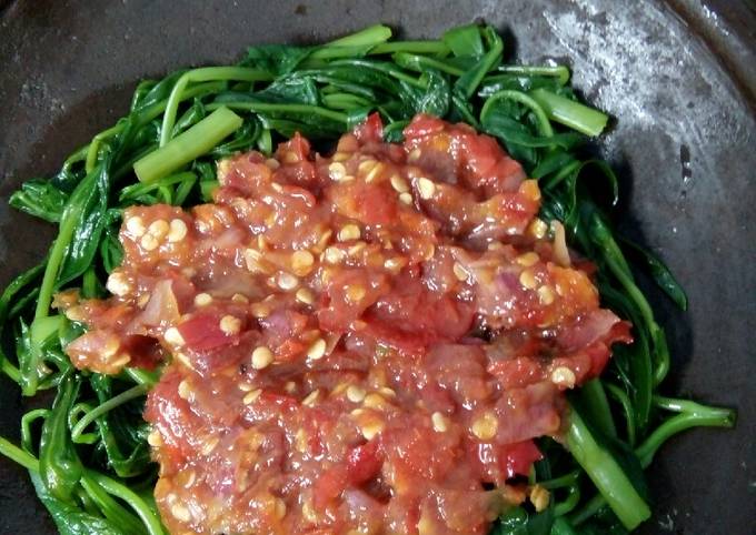Cara bikin Kangkung sambal brambang asem Cara bikin Kangkung sambal brambang asem