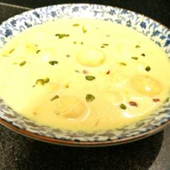 A picture of Angoori Rasmalai.