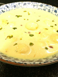 A picture of Angoori Rasmalai.