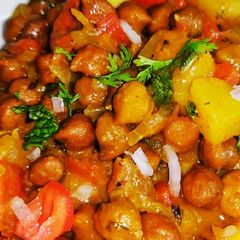 Aalu Chana Chaat Street Style Chaat A picture of Aalu Chana Chaat Street Style Chaat.