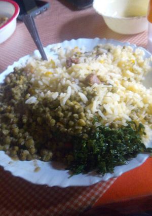 A picture of Mixer of rice, ndengu, sukumawiki,and meet.