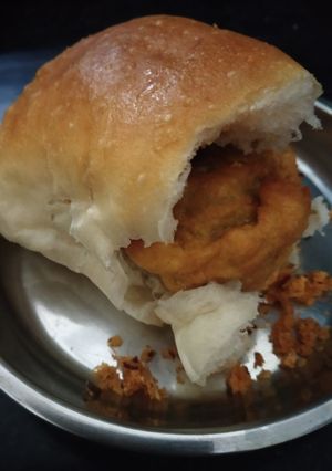 A picture of Vada pav with dry chutney.