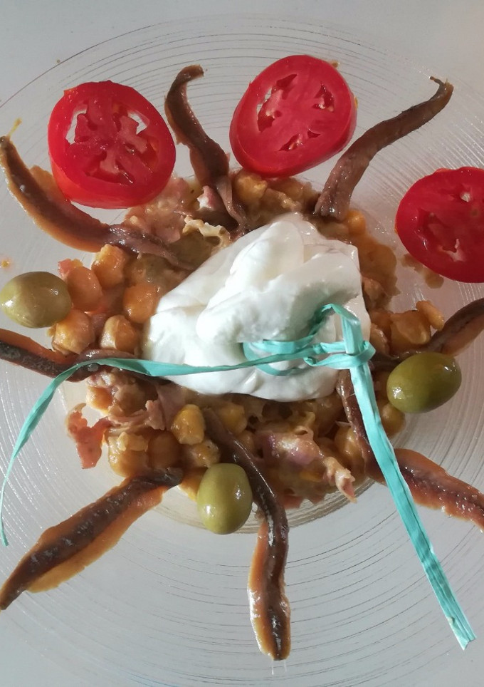 Una foto de Garbanzos con burrata