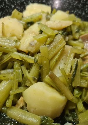 Una foto de Borraja con patatas