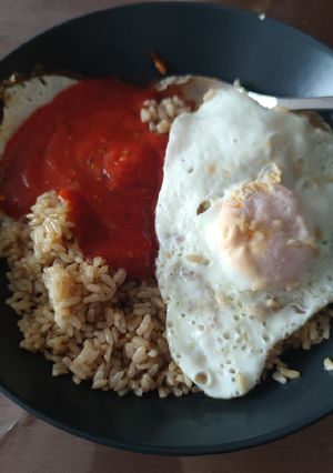 Una foto de Huevo frito con arroz, para gente con prisas