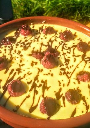 Una foto de Tarta de piña con frambuesas