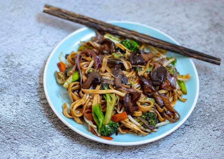 Simple Way to Make Ultimate Easy homemade stir fry honey and soy egg noodles with mushrooms