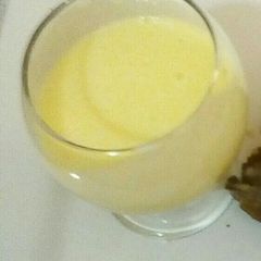 A picture of Banana smoothie.
