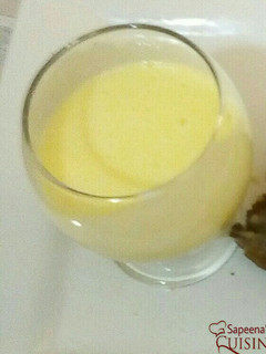 A picture of Banana smoothie.