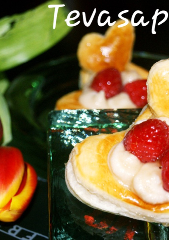 Una foto de Hojaldre con crema de almendras y vainilla 🍓🍓💚💙🧡💜❤