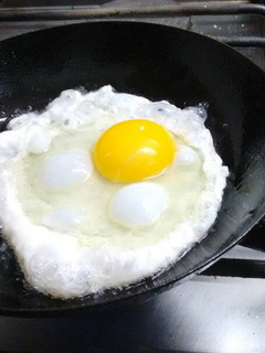 Una foto de Huevo frito, rapidísimo, fácil y sabroso