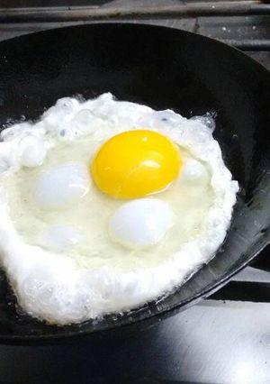 Una foto de Huevo frito, rapidísimo, fácil y sabroso